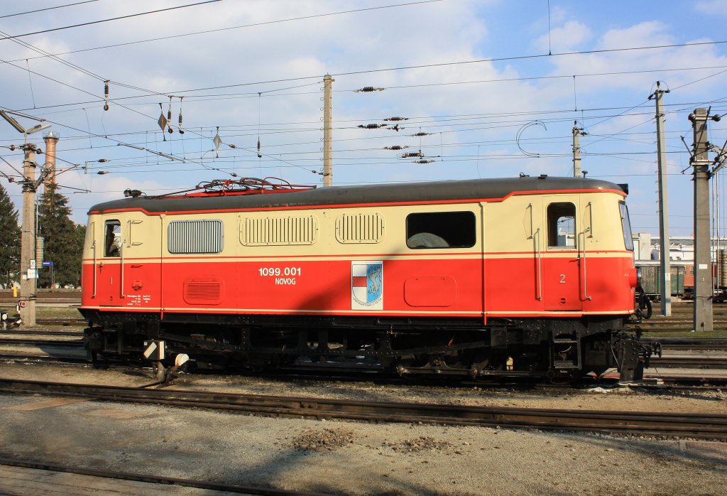 1009.001 der  Mariazeller-Bahn  am 16. Mrz 2013 in  St.Plten-Alpenbahnhof .