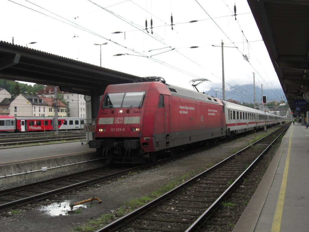 101 019-8 am 1. April 2007 im Salzburger Hauptbahnhof.