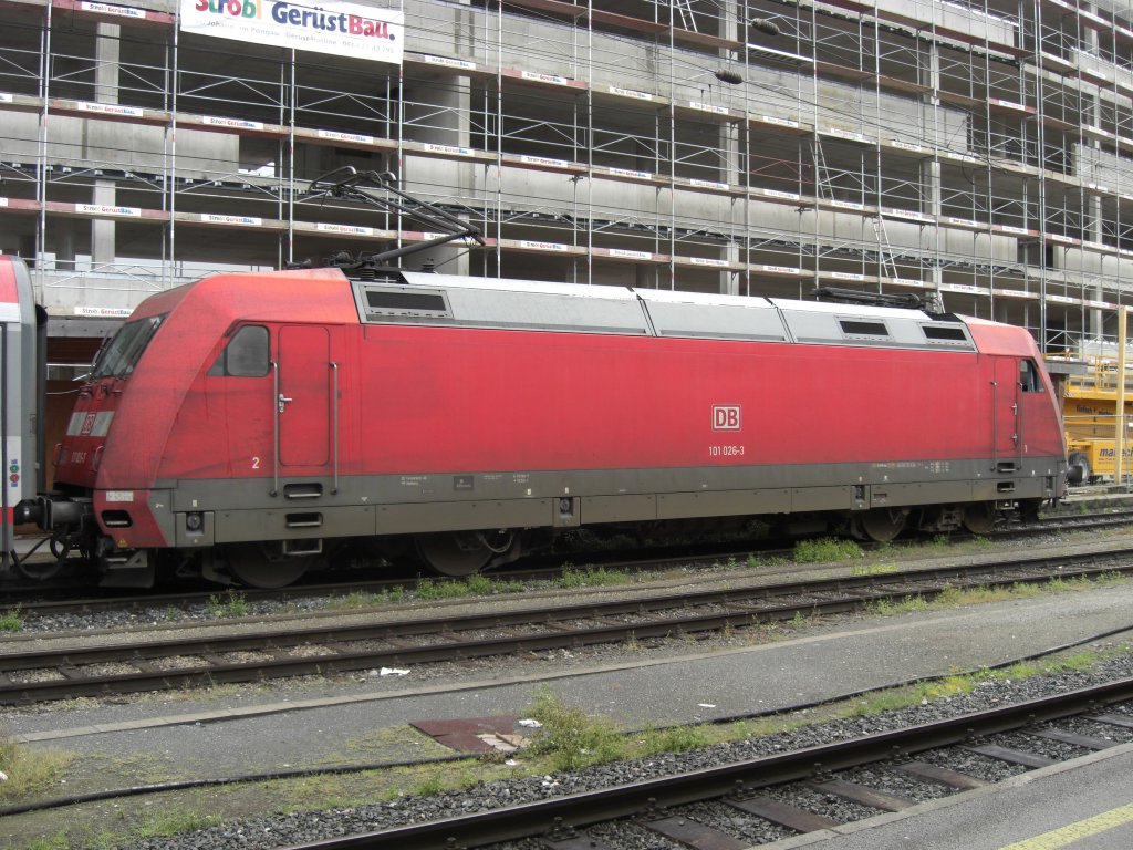 101 026-3 im Salzburger Hauptbahnhof. Aufgenommen am 23. August 2008.