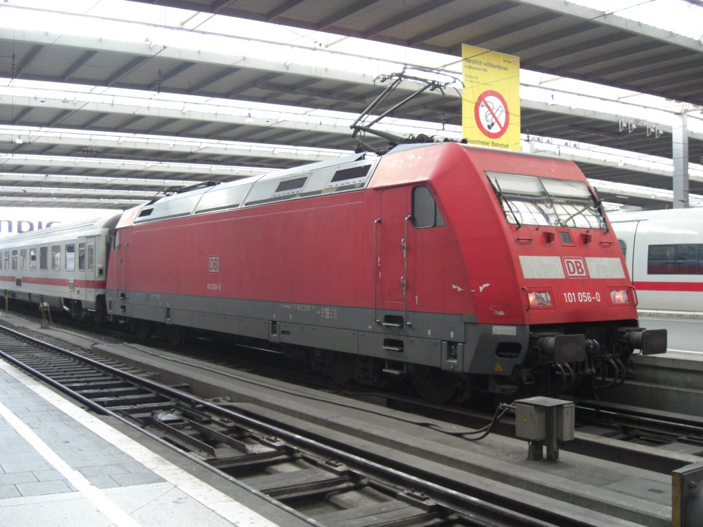 101 056-0 kurz nach der Einfahrt in den Mnchner Hauptbahnhof am 31. Mai 2008.