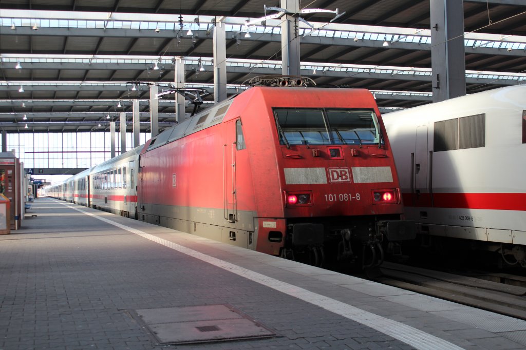 101 081-9 verlt demnchst den Mnchner Hauptbahnhof. Aufgenommen am 15. Januar 2012.