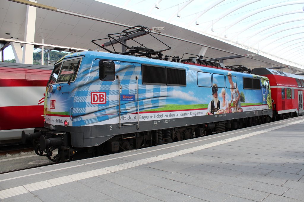 111 066-7 die  Biergarten -Werbelok am 13. Juli 1012 im Salzburger Hauptbahnhof.