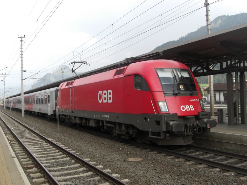 1116 049-6 im Bahnhof von Jenbach/Tirol.