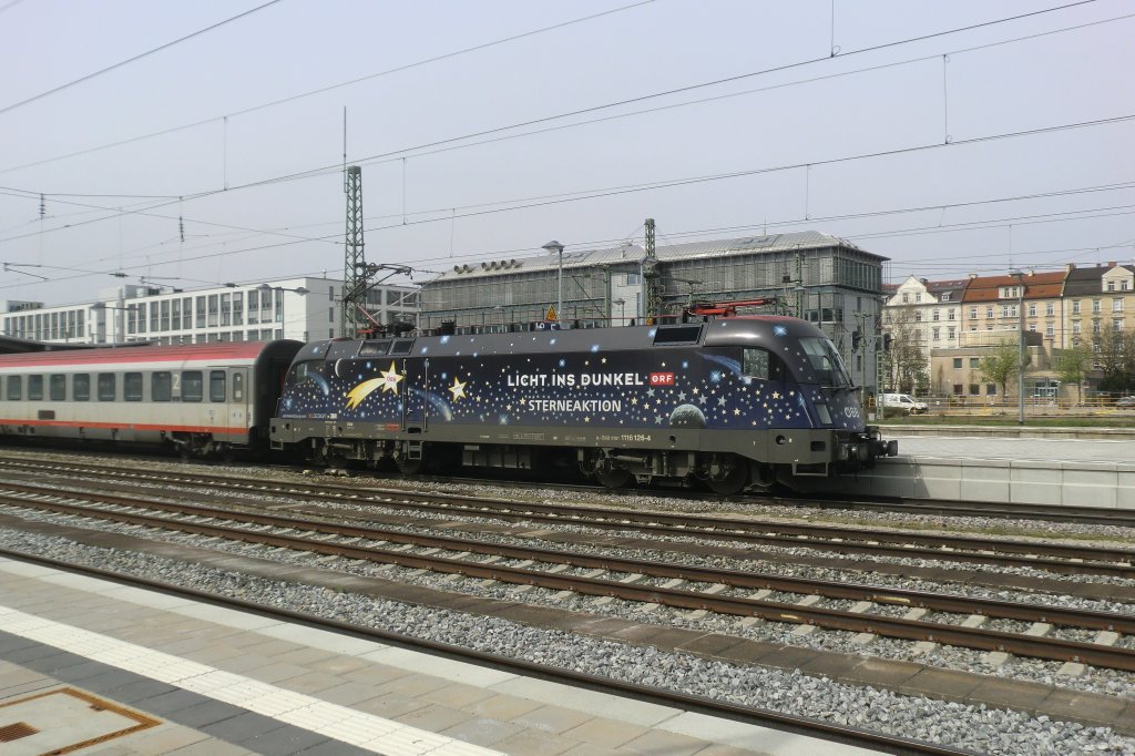 1116 126-4 am 9. April 2012 beim Halt in Mnchen/Ost.