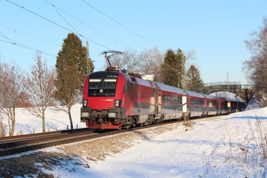 1116 200 am Zugende eines Railjet, in Richtung Salzburg, am 26. Januar 2012, kurz vor bersee.