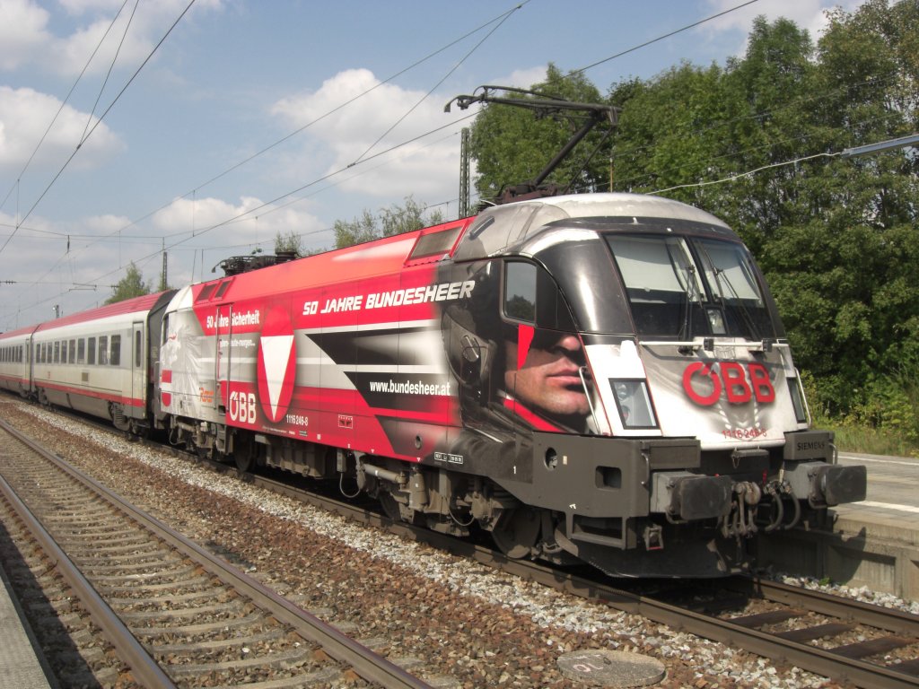 1116 246-8 der  Bundesheer-Taurus  im Bahnhof von Prien am Chiemsee.