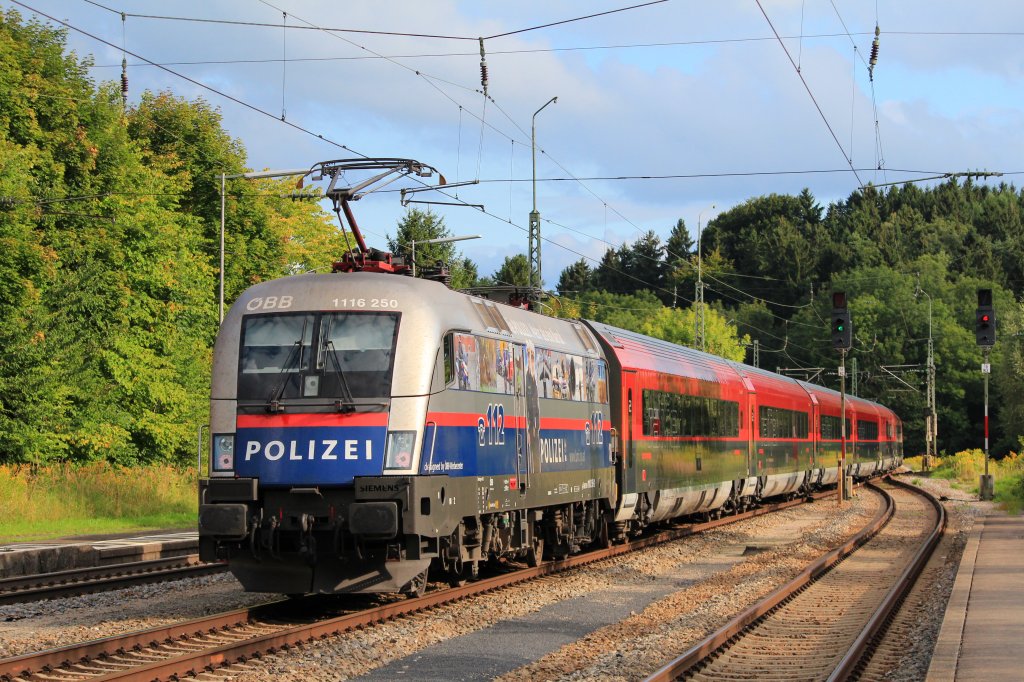 1116 250 der  Polizei Taurus  befand sich am 16. August 2012 am Zugende eines Railjets. Aufgenommen bei der Durchfahrt des Bahnhofs von Assling.
