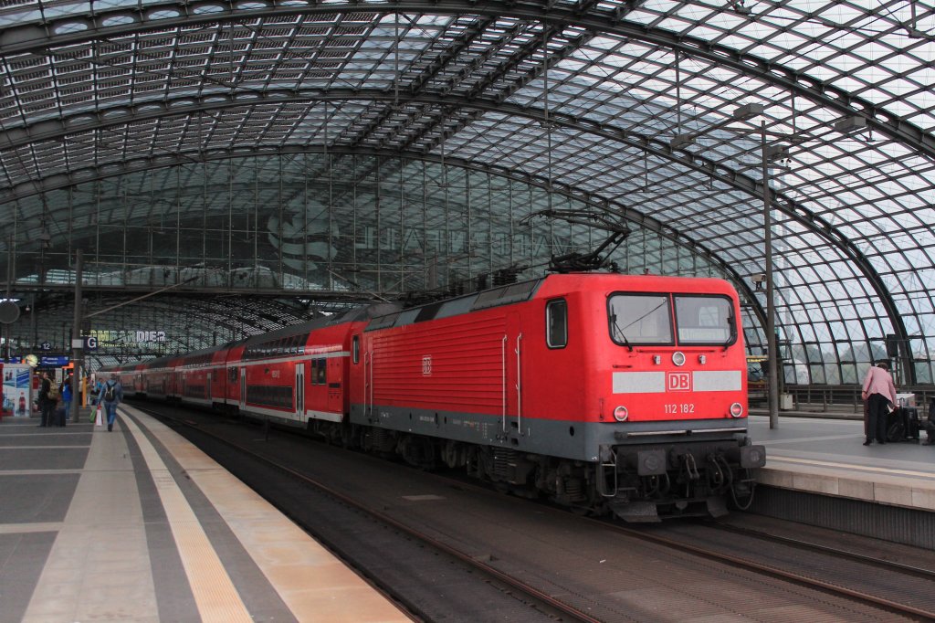 112 182 nach Magdeburg, am 7. September 2012 im  Berliner Hauptbahnhof .