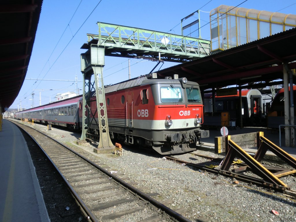 1144 200-3 am 8. Mrz 2011 in Salzburger Hauptbahnhof.