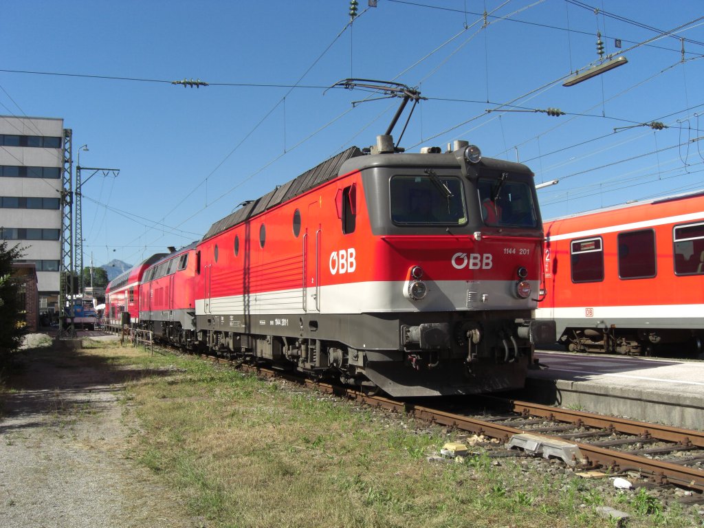 1144 201-1 am 1. August 2010 im Bahnhof von Traunstein, ausgestellt anllich der Feierlichkeiten  150 Jahre Rosenheim-Salzburg .