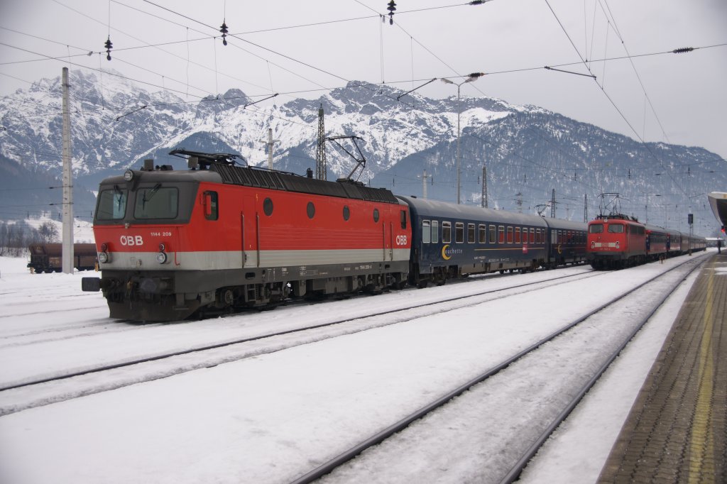 1144 209-4 mit einem Sonderzug am 8. Januar 2011 in Saalfelden.