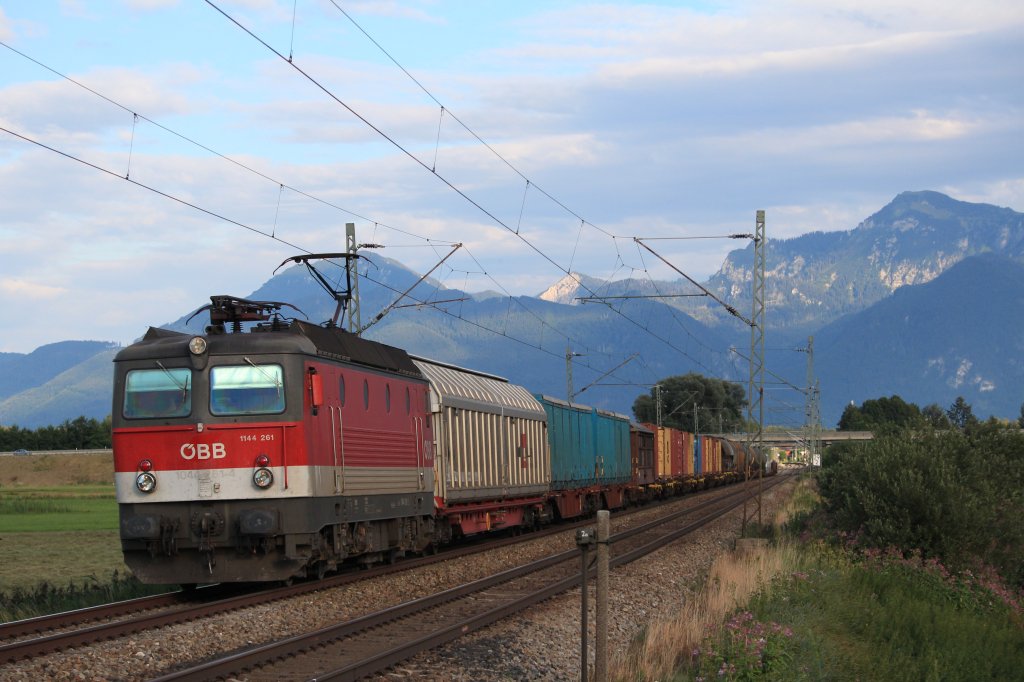1144 261 am 9. August 2012 zwischen Bernau und Prien am Chiemsee aufgenommen.