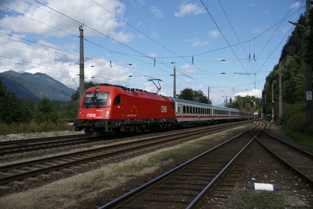 1216 021-6 durchfhrt am 9. September den Bahnhof von Brixlegg/Tirol in Richtung Innsbruck.