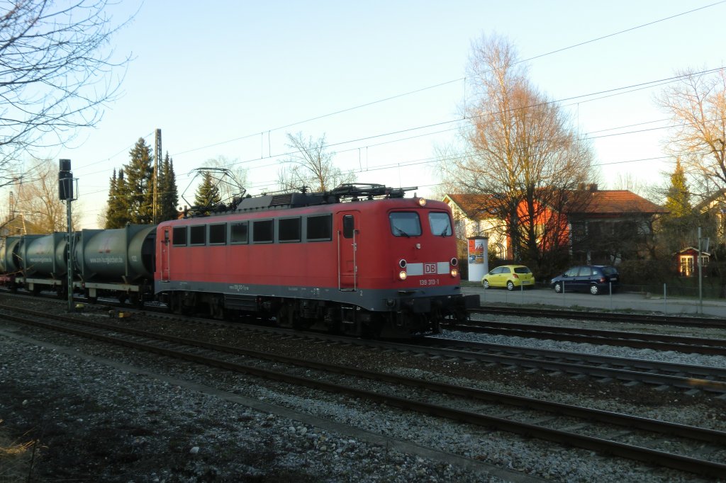 139 313-1 mit  ZAS -Wagen am 16. Mrz 2012 in Prien am Chiemsee.