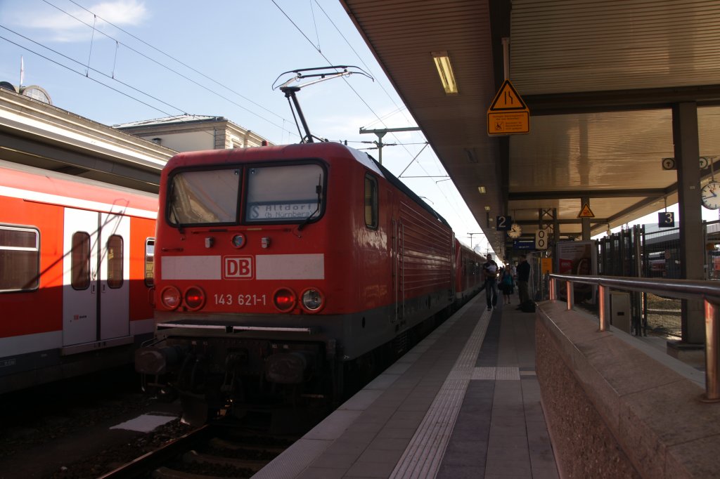 143 621-1 als S-Bahn in Richtung  Altdorf  im Nrnber Hauptbahnhof. Aufgenommen am 21. August 2010.