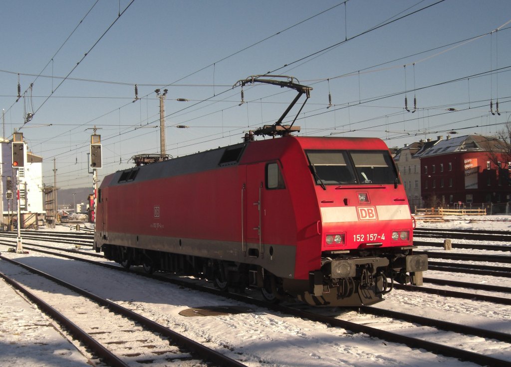 152 157-4 bei einer Rangierfahrt am 22. Februar 2012 im Salzburger Hauptbahnhof.