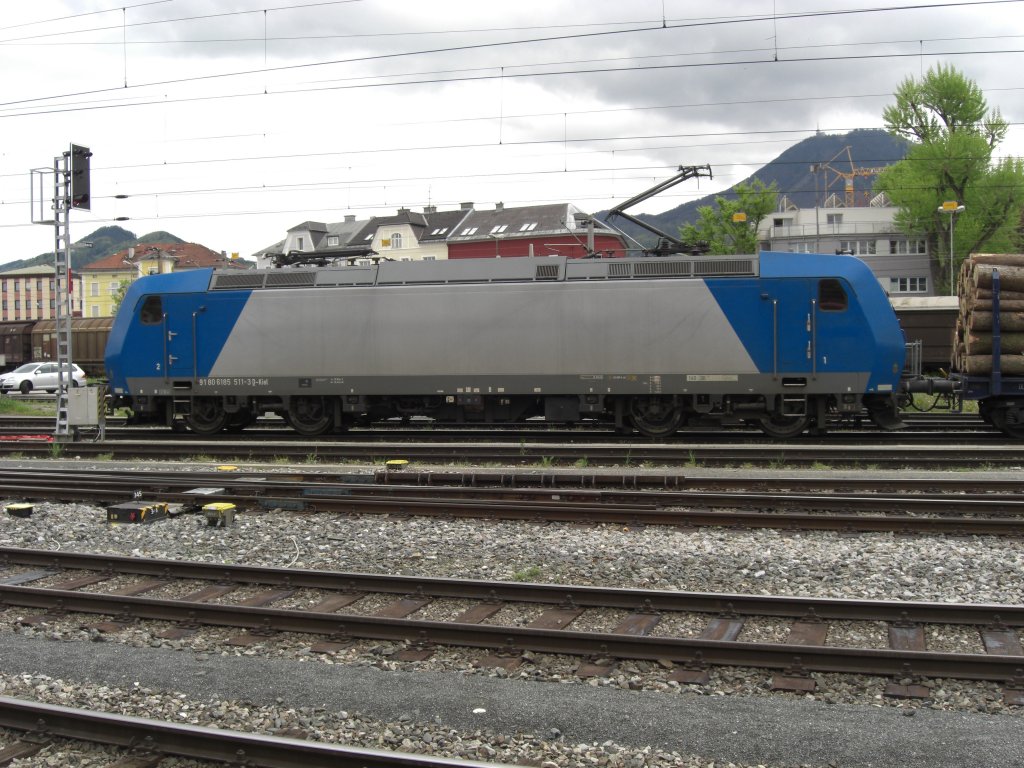 185 511-3 steht wartend im Salzburger Hauptbahnhof. Aufgenommen am 1. April 2007.