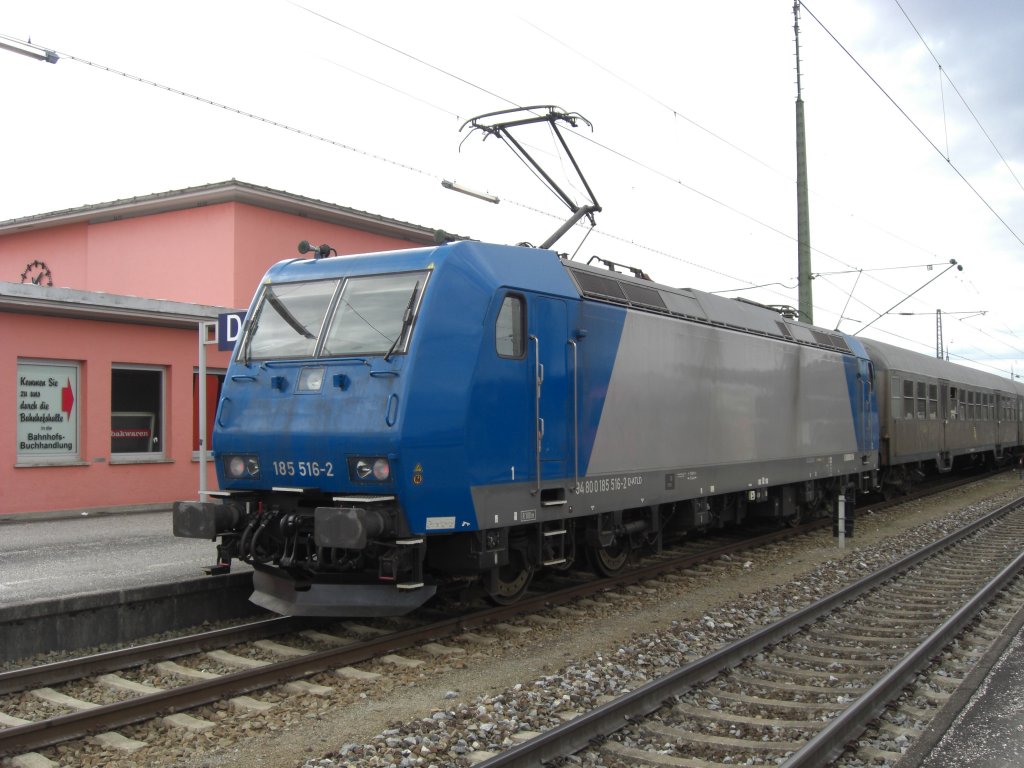 185 516-2 am Zugende in Freilassing am 28. Januar 2010. Am anderen Ende des Zuges zog die Schwesterlok 185 515-4 in Richtung Bad Reichenhall.