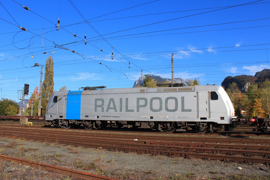 185 671-5 von  Railpool  am 21. Oktober 2012 im Bahnhof von Kufstein/Tirol.