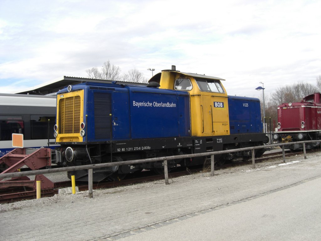 211 273-8 ist als V 125 bei der Bayerischen Oberland Bahn (BOB) im Einsatz.