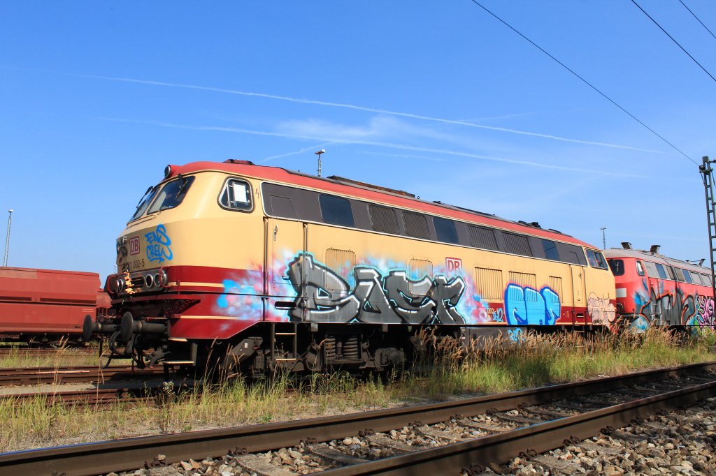 217 002-5  abgestellt mit weiteren Diesel-Loks der BR 217, 225 und 263 im Rangierbahnhof Mnchen-Nord. Aufgenommen am 23. August 2012.