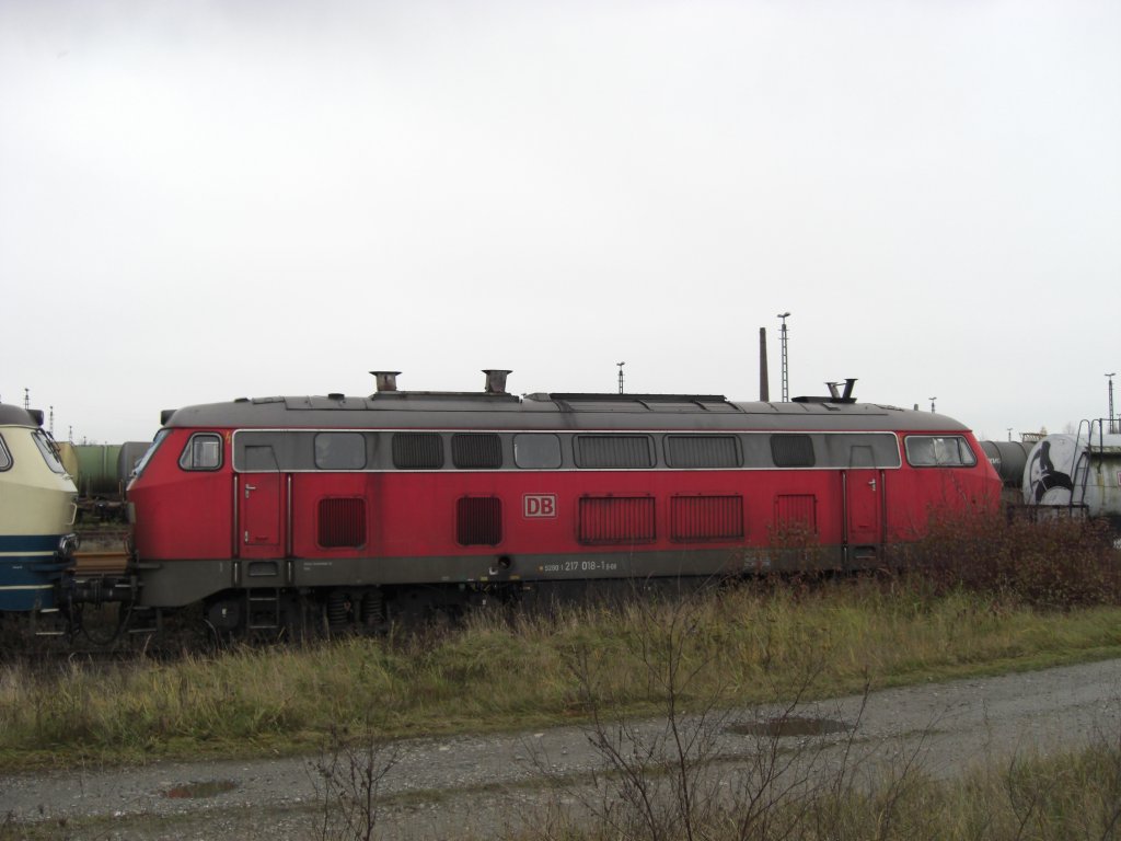 217 018-1 stand neben 217 014-0 im Bahnhof von Mhldorf.