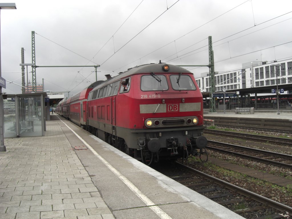 218 419 -0 bei der Abfahrt aus Mnchen/Ost am 14. April 2007.