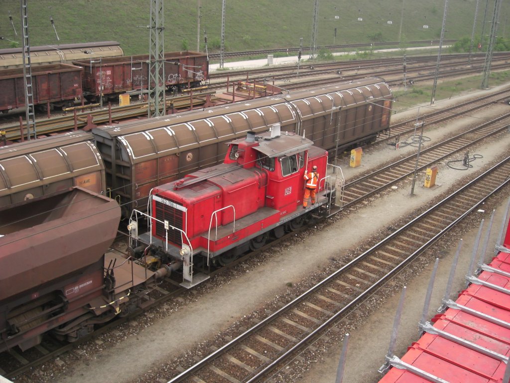 362 798-1 bei einer Rangierfahrt im Rangierbahnhof Mnchen-Nord. Aufgenommen am 15. Mai 2009.
