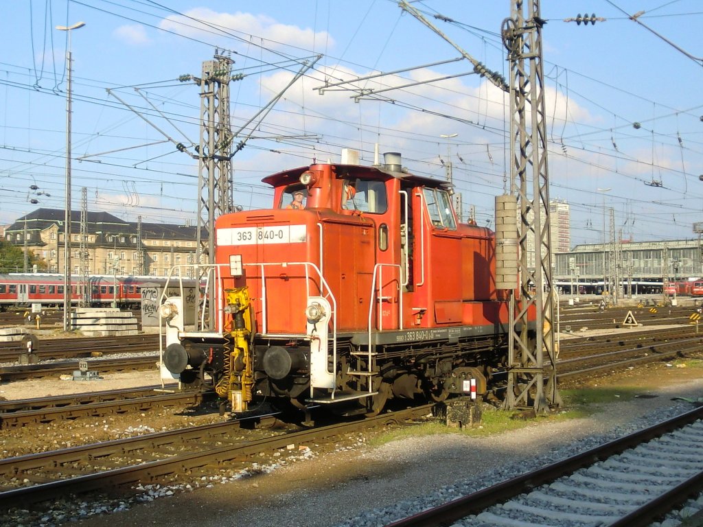 363 840-0 im Aussenbereich des Mnchner Hauptbahnhofs am 22. September 2011 aufgenommen.