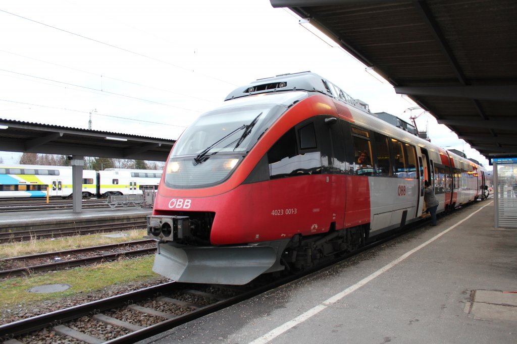 4023 001-3  kurz nach der Ankunft im Bahnhof Freilassing am 5. Januar 2011.
