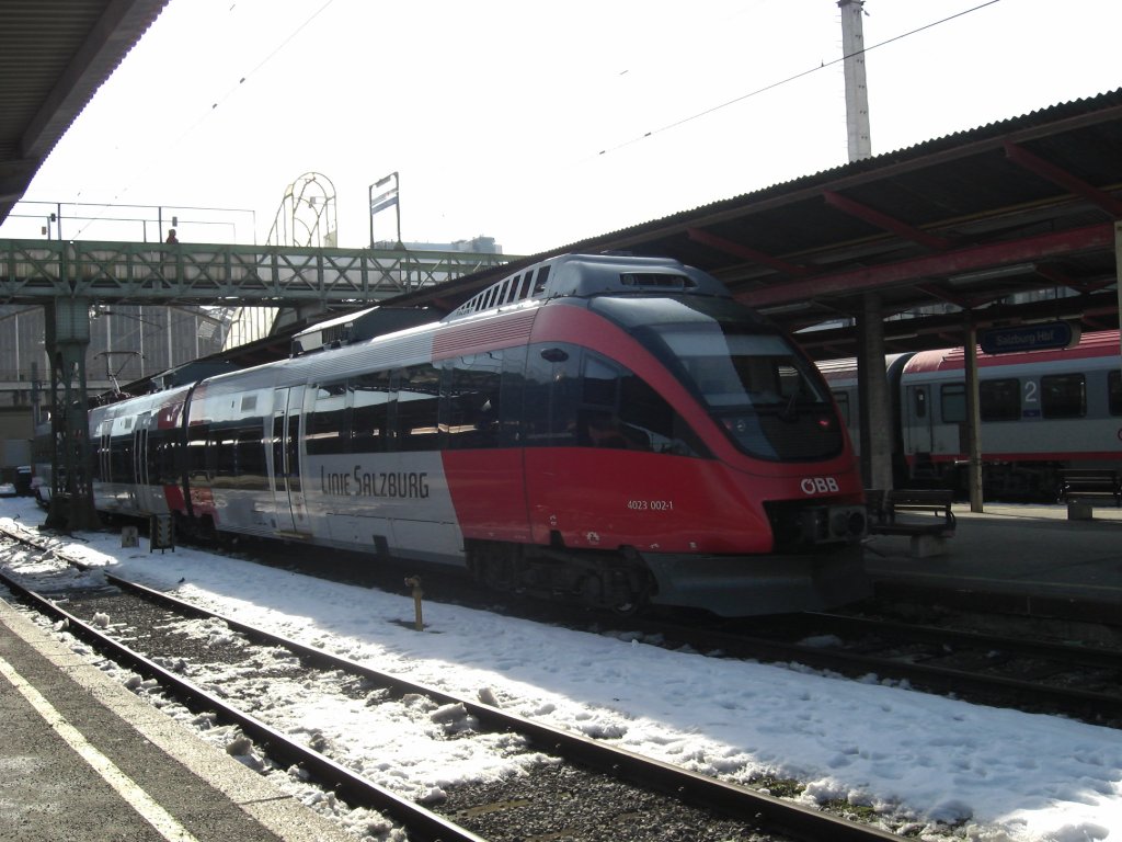 4023 002-1 am 25. Februar 2009 im Salzburger Hauptbahnhof.