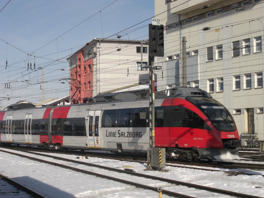 4023 005-4 am 25. Februar 2009 bei der Einfahrt in den Salzburger Hauptbahnhof.
