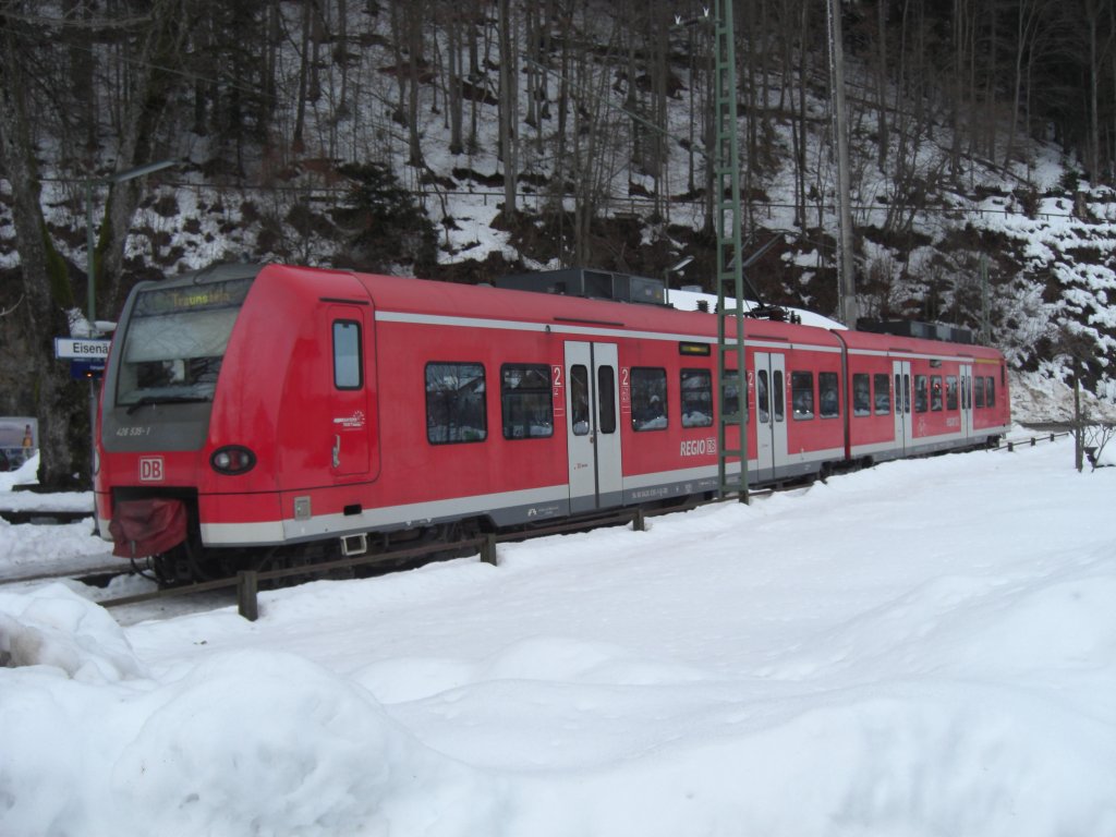 426 535-1 auf dem Weg von Ruhpolding nach Traunstein. Aufgenommen am 21. Dezember 2011.