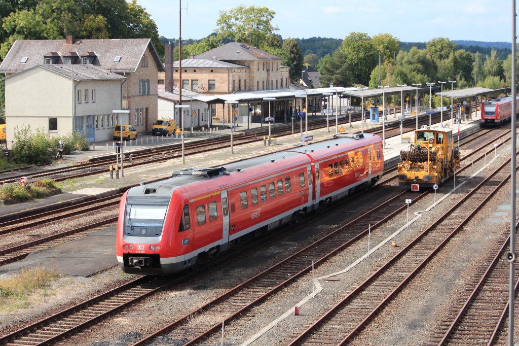 612 095 am 8. September 2012 in den Bahnhof von Neuenmarkt/Wirsberg.