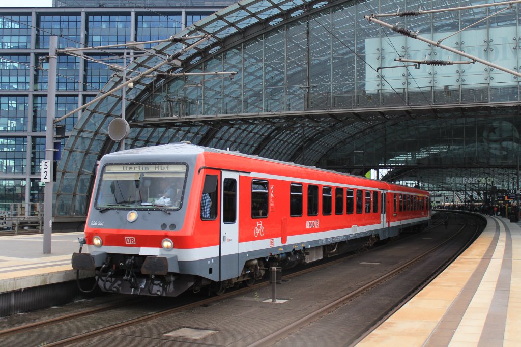 628 551 war am 1. Juni 2013 als Sonderzug von Braunschweig nach Berlin unterwegs.