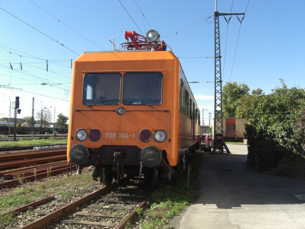 708 304-1 erwischten im Rosenheimer Bahnhof.