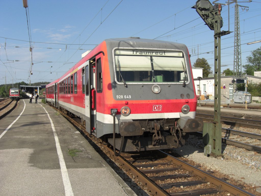 928 649 vor der Abfahrt von Traunstein nach Traunreut. Aufgenommen am 2. September 2009.