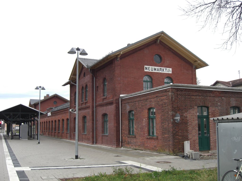 Der Bahnhof von  Neumarkt St. Veit , aufgenommen am 15. November 2009.