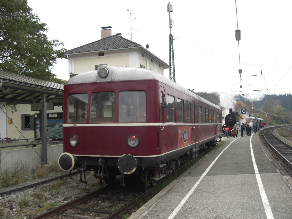 Der Esslinger Triebwagen der Lokalbahn Bad Endorf - Obing im Bahnhof
von Bad Endorf. Aufgenommen im Herbst 2009.