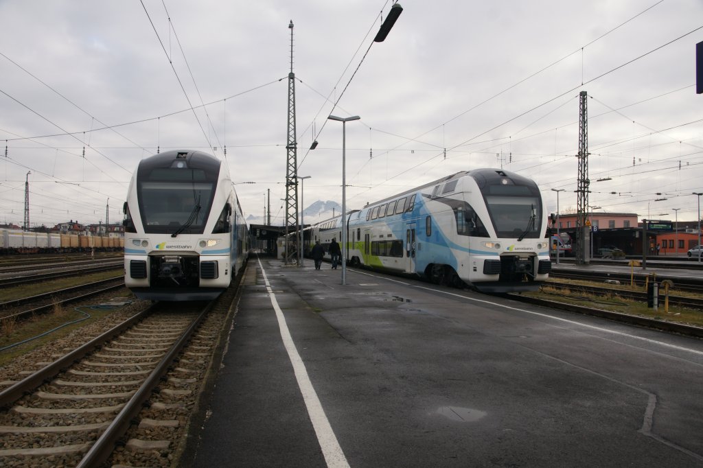 Die beiden neuen Triebzge der  Westbahn  standen am 11. Dezember 2011
im Bahnhof von Freilassing. Ab sofort verkehren diese Zge zwischen Wien und Salzburg.