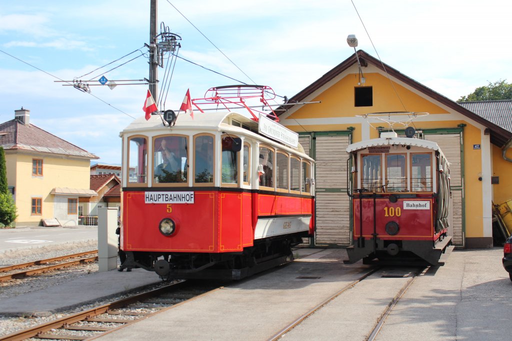 Die beiden Straenbahnwagen  5  &  100  der Gmundner-Straenbahn am 15. August 2012.