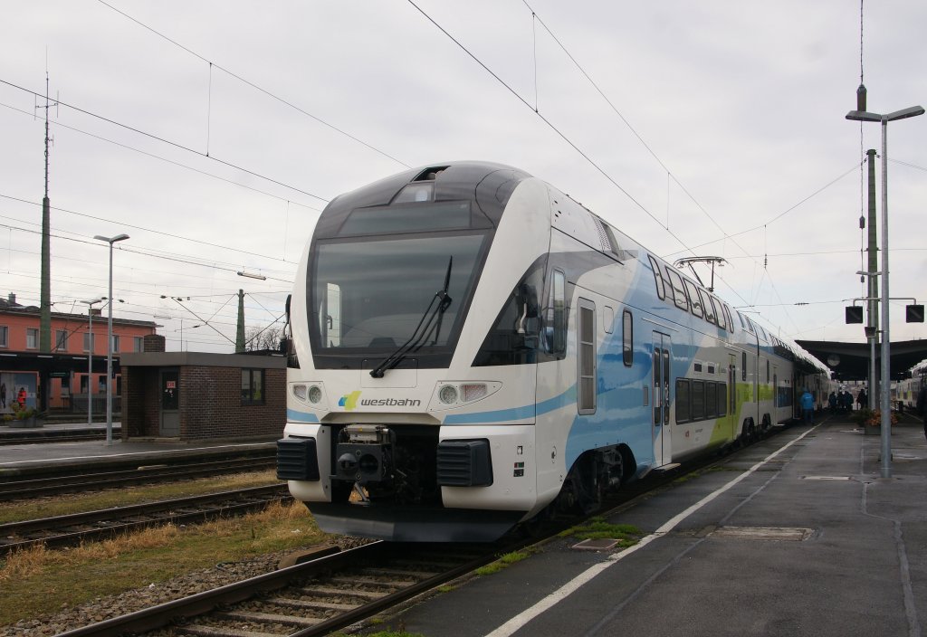 Dieses Foto einer  Westbahn -Garnitur entstand am 11. Dezember 2012, kurz vor der Abfahrt nach Wien, im Bahnhof von Freilassing.