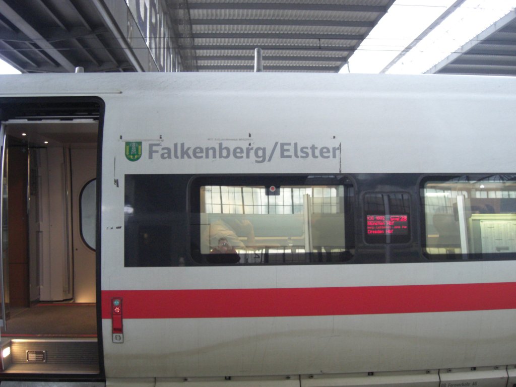ICE  Falkenberg/Elster  am 5. Februar 2010 in Mnchen HBF.