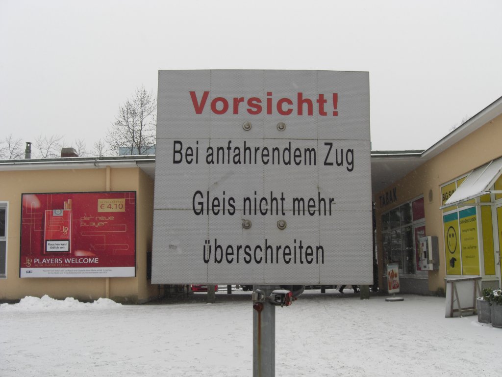 Im Bahnhof von Bad Reichenhall steht dieses Hinweisschild.