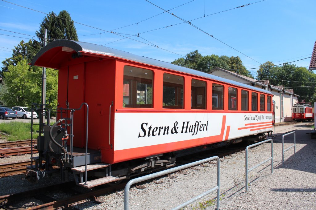 Personenwagen der  Attergau-Bahn  im Bahnhof Attersee am 15. August 2012.