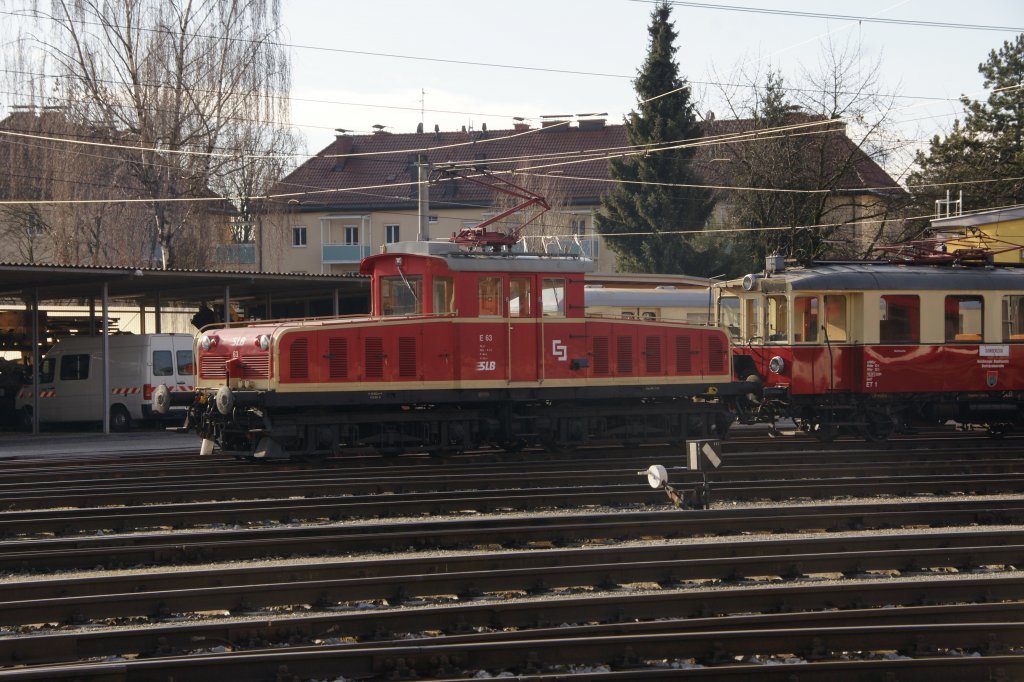 Rangier E-Lok der  Salzburger Lokalbahn  am 11. Dezember 2011.