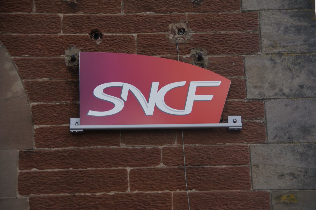  SNCF -Schild am Bahnhof von Lauterbourg am 28. August 2011.