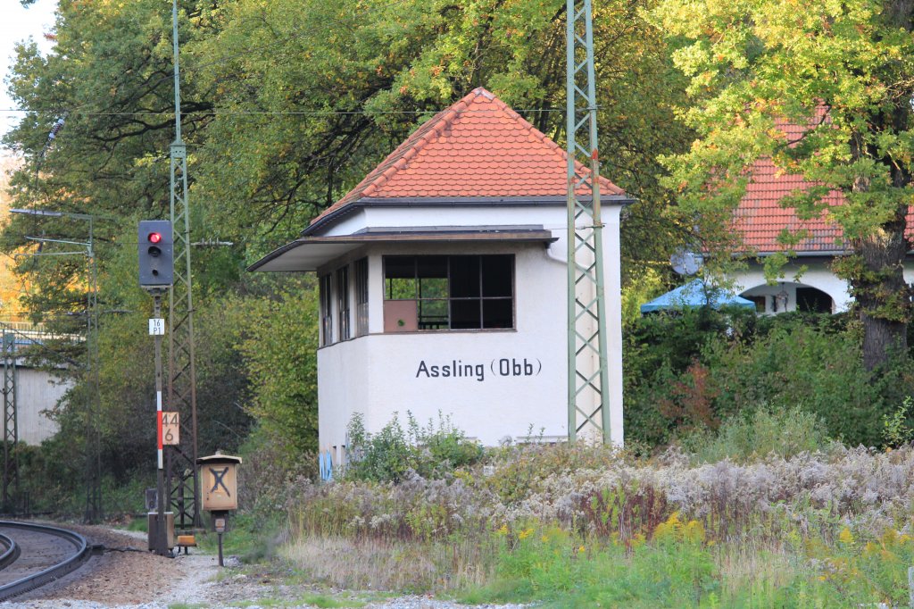 Stellwerk im Bahnhof von Assling, an der Strecke Mnchen-Salzburg. Aufgenommen am 14. Oktober 2012