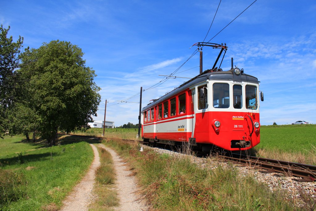 Triebwagen  26 111  der Attergaubahn auf dem Weg nach Vcklamarkt. Aufgenommen am 15. August 2012 kurz nach Attersee.