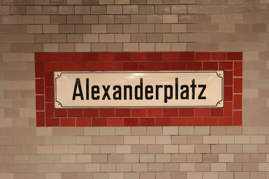 U-Bahn Bahnhof  Alexanderplatz .